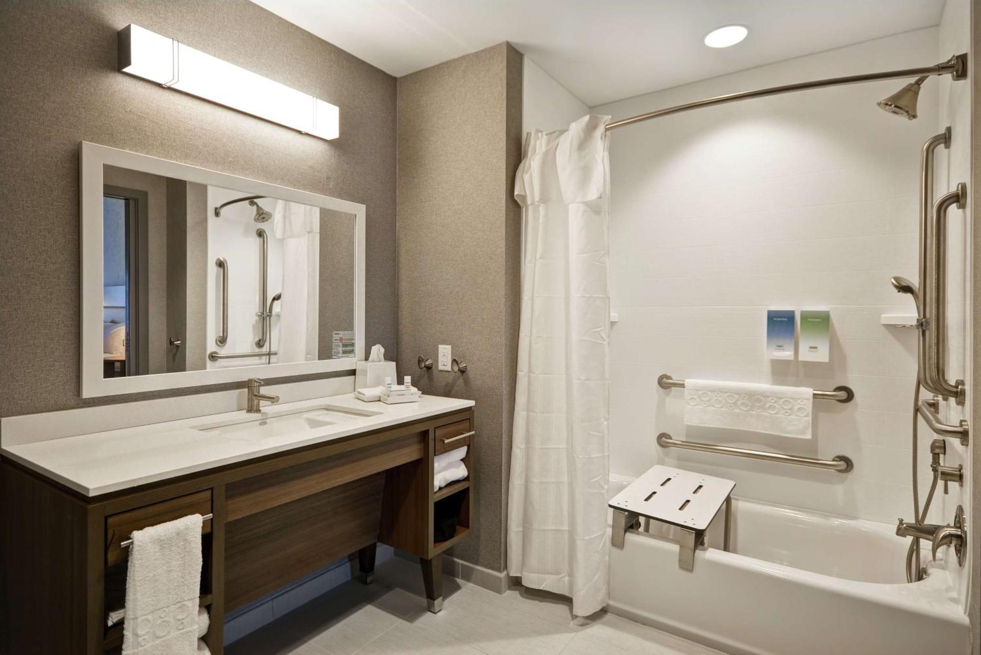 Home2 Suites By Hilton Queensbury Lake George Exteriér fotografie